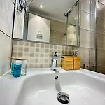 דירה Tropical Lounge, Cristianos, Pool & Sea, Wifi לוס כריסטיאנוס